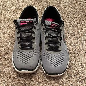 Sketchers Sneakers
